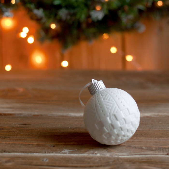 Набор фарфоровых светящихся елочных шаров "White Christmas" 5шт